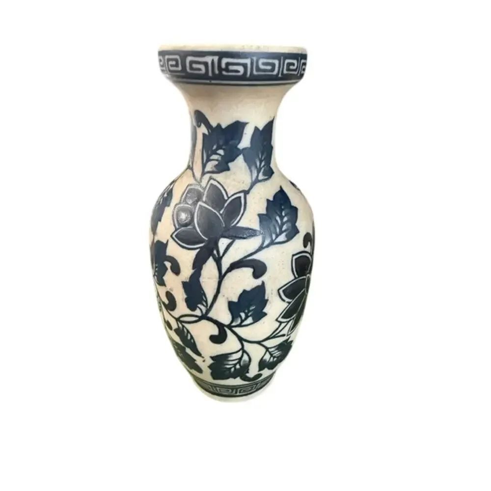 Chinese Cizhou style vase black floral & leaf pattern sgraffito 6"